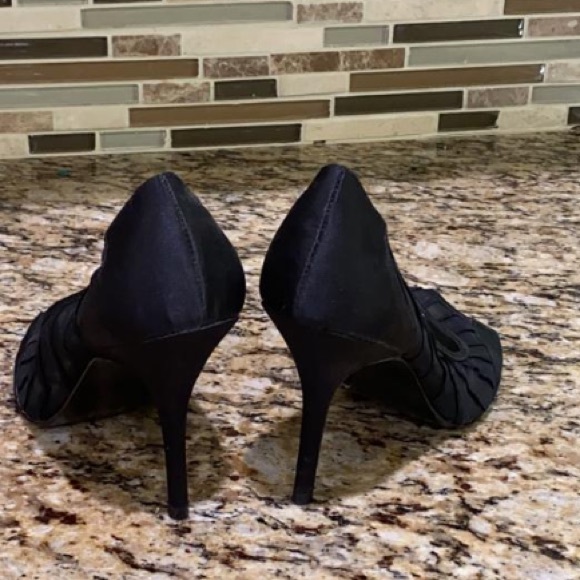 Bandolino black peep toe heels - Picture 3 of 4